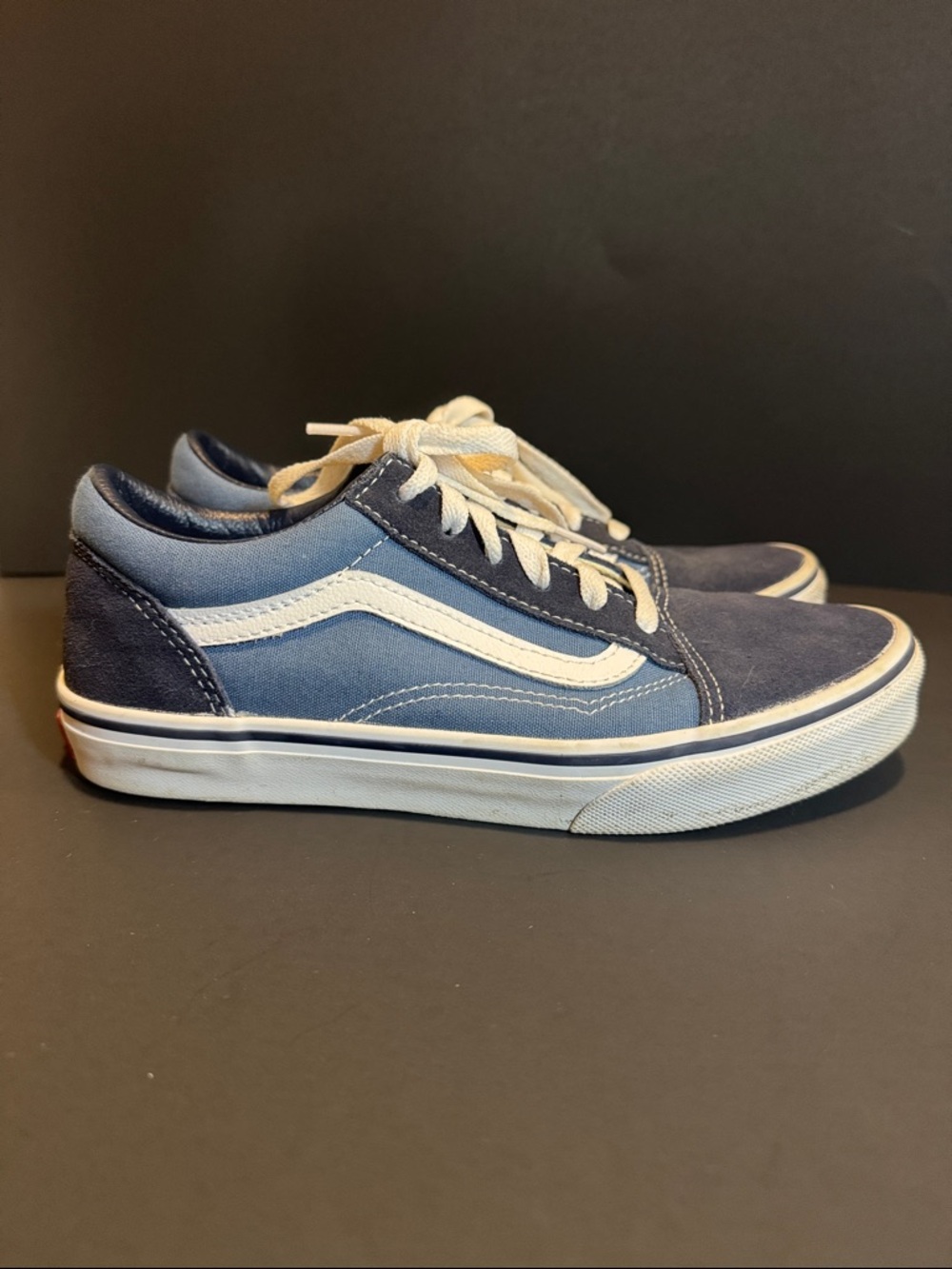 Vans Low-Top Sneakers in Navy and Light Blue - Picture 2 of 9